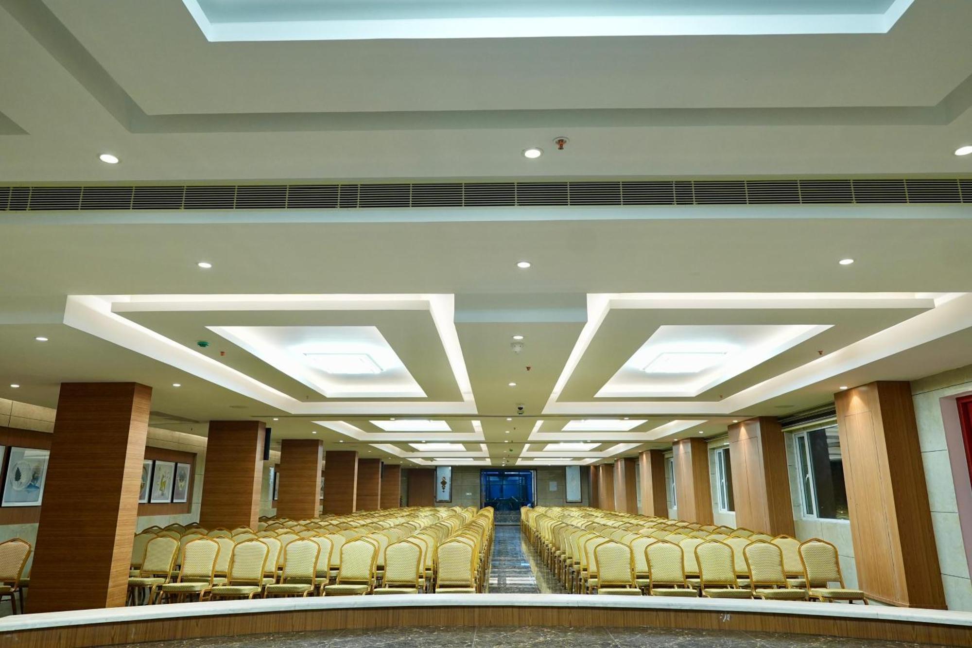 Le Royale Palace Karaikal Buitenkant foto